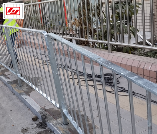 下水徑路側(cè)深標(biāo)護(hù)欄